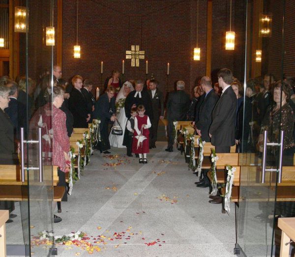 Erste Hochzeit auf dem Mittelgang
