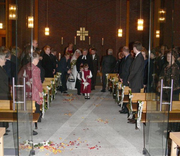 Erste Hochzeit auf dem Mittelgang